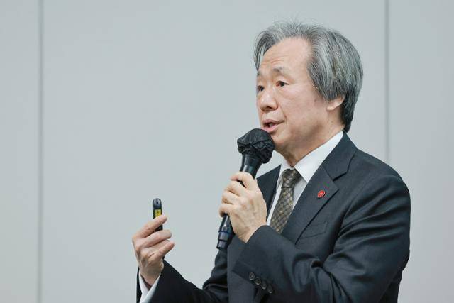 정기석 국민건강보험공단 이사장이 5일 서울 영등포구 건보공단 영등포북부지사에서 정례 브리핑을 하고 있다. 연합뉴스