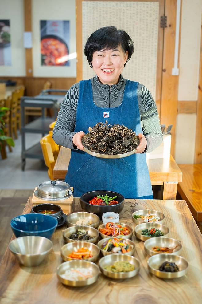 어수리 전문 식당 '박가네'의 박금순 대표. 영화 '왕의 사는 남자' 속 단종이 먹던 어수리 장아찌와 백숙도 그의 솜씨다. 백종현 기자
