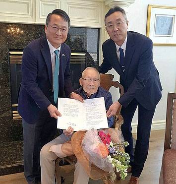 이재명 대통령은 지난해 11월 29일 페이스북에 '104세 독립운동가께서 부른 고향의 봄에 담긴 의미를 되새기며'라는 제목의 글에서 "평생을 조국의 독립과 자유, 평화통일을 위해 헌신한 지사님께 대한민국 국민을 대표해 존경과 감사를 전한다"고 밝혔다. 이재명 대통령 페이스북