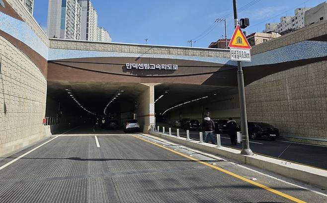 부산 북구 만덕IC 입구 전경. 만덕~센텀 도시고속화도로는 이곳에서 동래IC와 센텀IC를 거쳐 해운대까지 지하로 연결된다. /사진=윤일선 기자