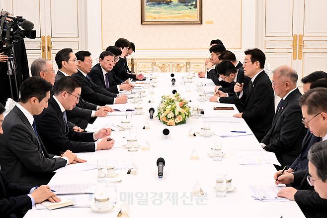 이재명 대통령이 4일 청와대에서 열린 청년일자리와 지방투자 확대를 위한 기업간담회에서 모두발언을 하고 있다. 2026.2.4 [청와대사진기자단 김호영 기자]