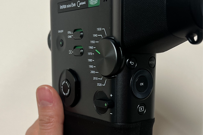 1930부터 2020까지 적힌 다이얼을 돌리면 각 시대 분위기에 맞는 영상 및 즉석 사진을 촬영할 수 있다. [박혜림 기자/rim@]