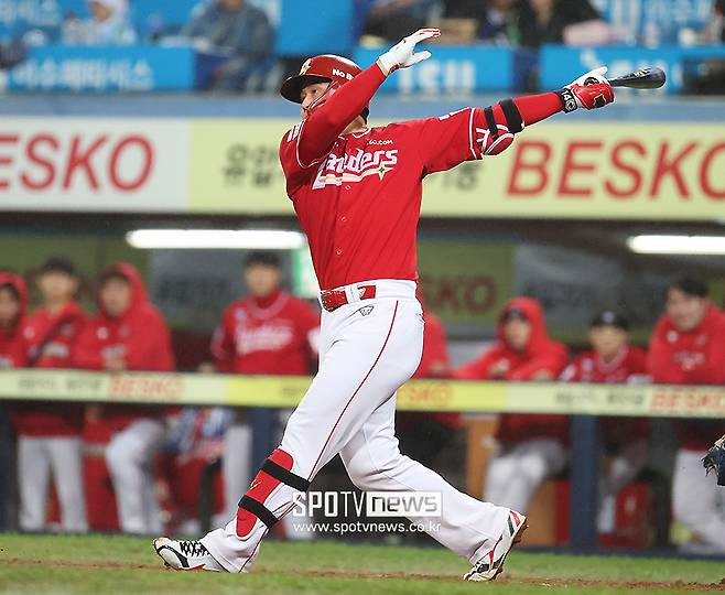 ▲ 지난해 햄스트링 여파로 자기 기량을 발휘하지 못한 최정은 새로운 마음가짐으로 새로운 시즌을 벼르고 있다 ⓒ곽혜미 기자