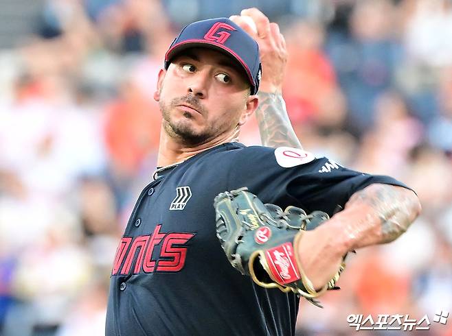 지난해 KBO리그 롯데 자이언츠에서 11경기 35이닝 1승4패 평균자책점 8.23으로 처참한 성적을 기록한 뒤 재계약에 실패했던 미국 투수 빈스 벨라스케즈가 시카고 컵스와 마이너리그 계약을 맺었다. 사진 엑스포츠뉴스 DB