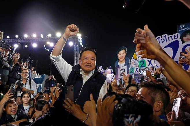 아누틴 찬위라꾼 현 태국 총리 지난달 30일(현지시간) 태국 방콕에서 아누틴 찬위라꾼 현 총리가 자신이 이끄는 품짜이타이당의 총선 유세 행사에 참석한 모습.
[EPA 연합뉴스 자료사진. 재판매 및 DB 금지]