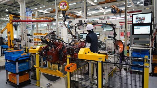 대동기어 2공장에서 모터링 검사를 실시하고 있다. 조립된 미션이 완벽히 구동되는지 검증하는 공정으로, 최대 2000rpm까지 회전시켜 성능을 종합적으로 검사한다. [출처=대동기어]