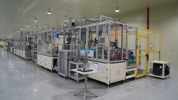 대동기어 1공장에 구축된 클린룸 내 ROTOR SHAFT ASS'Y 생산 설비가 가동을 기다리고 있다. ROTOR SHAFT ASS'Y 는 전기모터 내부에서 회전 토크를 직접 생성해 그 힘을 출력축으로 전달하며, 전기차 구동 성능과 정숙성을 좌우하는 전기모터의 핵심 부품이다. [출처=대동기어]