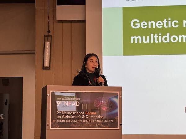 "알츠하이머병 예방의 최신 지견"에 대해 발표하는 최성혜 교수 / 디멘시아뉴스