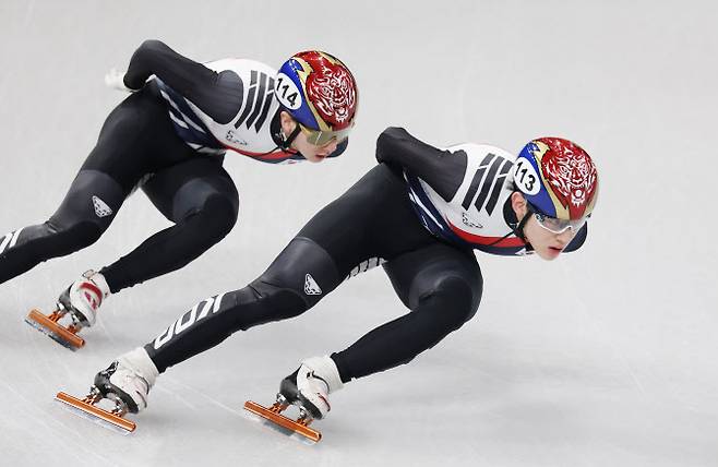 2026 밀라노-코르티나담페초 동계올림픽 개막을 이틀 앞둔 4일(현지시간) 밀라노 아이스스케이팅 아레나에서 한국 쇼트트랙 임종언(113번) 등 선수들이 훈련을 하고 있다. 사진=연합뉴스