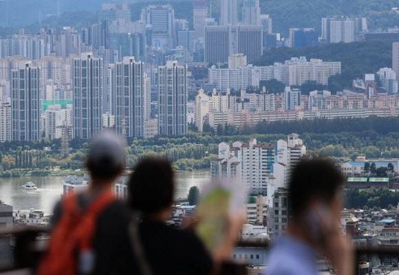 서울 남산에서 바라본 아파트 단지 모습. (사진=뉴스1)