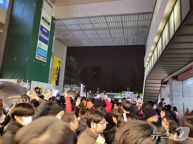 6일 일본 가나가와현 요코하마 히요시역에서 중의원 선거에 출마한 자민당 소속의 스즈키 게이스케 후보의 선거 유세가 열리고 있다. 2026.02.06/뉴스1ⓒ News1 김지완 기자