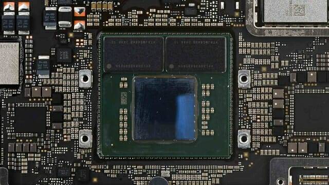애플 M4 실리콘에 통합된 LPDDR5 메모리. (사진=아이픽스잇)