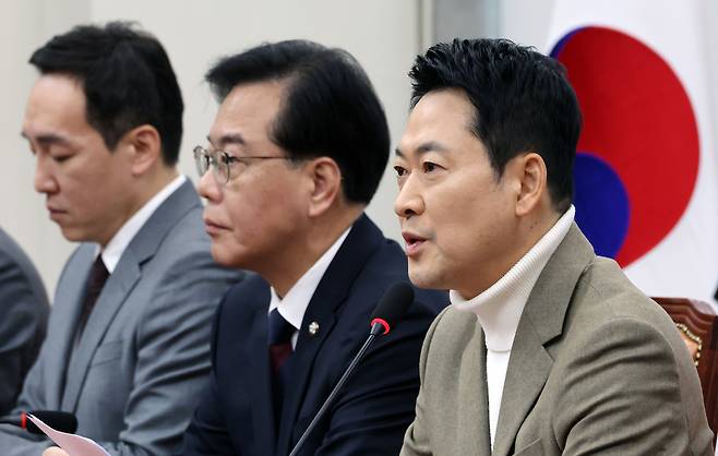 국민의힘 장동혁 대표가 5일 국회에서 열린 최고위원회의에서 모두발언을 하고 있다. 연합뉴스