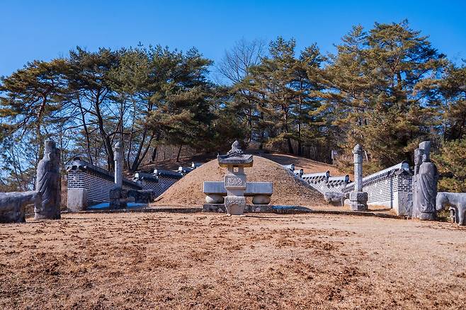 단종이 잠든 장릉.