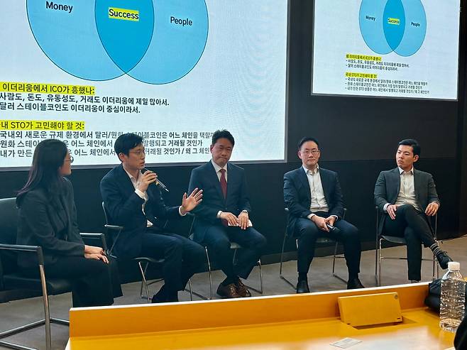 6일 서울 여의도 유진투자증권 본사에서 열린 '주식 토큰화 오픈 세미나'에서 참석자들이 발언하고 있다. 사진 왼쪽부터 조태나 유진투자증권 연구위원, 이세일 신한투자증권 부서장, 이윤복 유안타증권 파트장, 김민승 코빗 리서치센터장, 정현수 하이페리온디파이 대표. 사진=이준형 블루밍비트 기자
