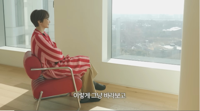 고준희가 가구 하나 없는 집에서 털어놓은 한마디가 묘한 여운을 남겼다.사진=유튜브 채널 ‘고준희 GO’