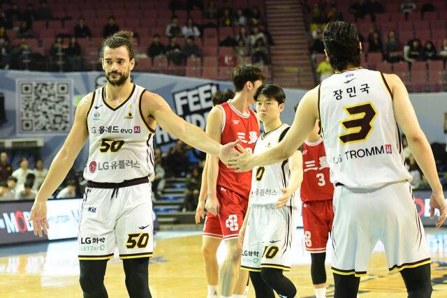 아셈 마레이와 장민국./KBL