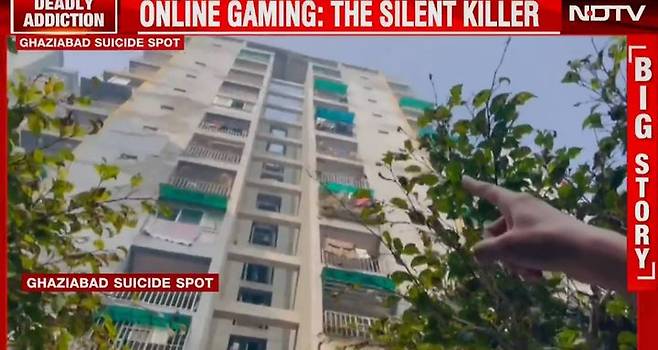 [뉴시스] 한국문화에 심취한 인도의 세 자매가 뛰어내린 인도 우타르프라데시주 가지아바드의 한 아파트. (사진=NDTV 캡처) 2026.2.5 *재판매 및 DB 금지