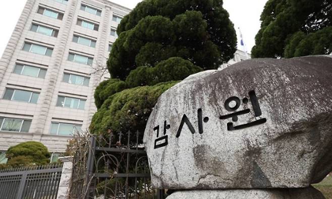 서울 종로구 감사원 청사 전경. 감사원은 행정부, 즉 대통령에 속하되&nbsp;직무에 관해선&nbsp;대통령의 지시를 받지 않는 독립적&nbsp;지위를 누린다. 세계일보 자료사진
