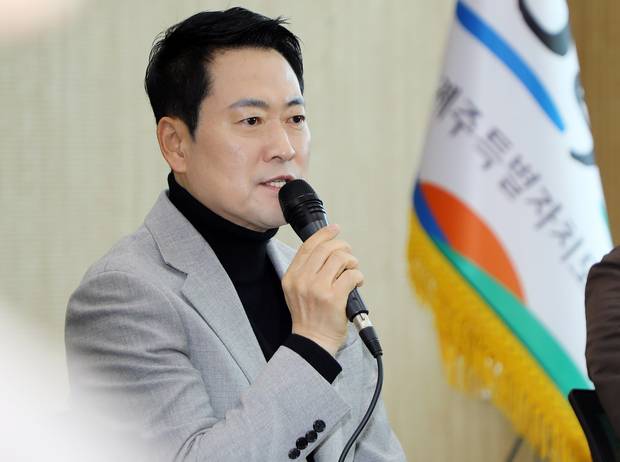 장동혁 국민의힘 대표가 6일 오전 제주 서귀포시 성산읍사무소에서 열린 제주 제2공항 건설사업 성산읍 주민 간담회에서 인사말을 하고 있다.뉴스1