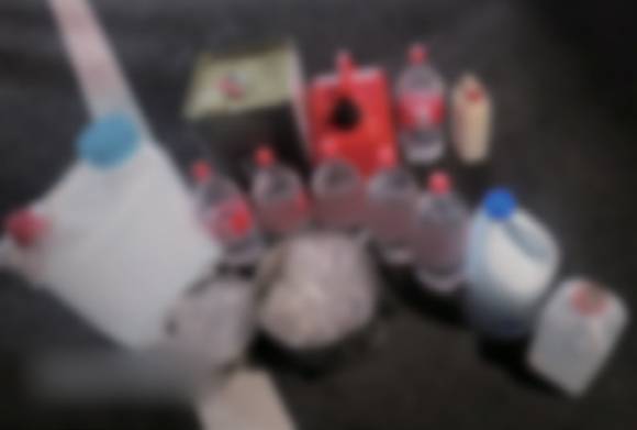 2025년 7월21일 사제총기로 자신의 아들을 살해한 피의자 조아무개씨의 서울 도봉구 자택에서 발견된 폭발물과 인화성 물질 ⓒ 연합뉴스