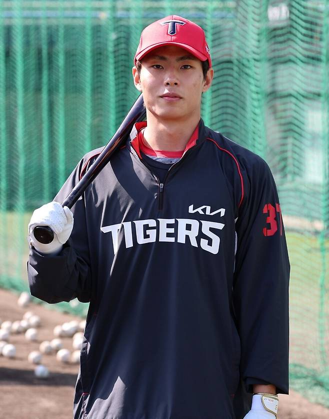 ▲ 수비력이 1군 코칭스태프의 인정을 받으며 2026년 전망을 밝히고 있는 KIA 신인 김민규 ⓒKIA타이거즈
