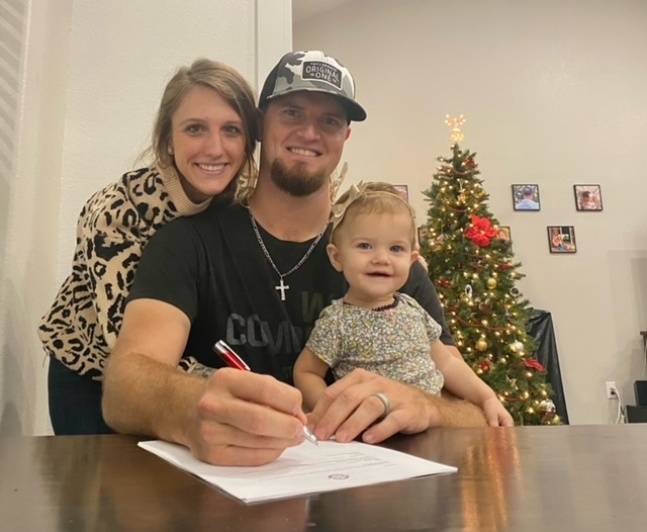 5년 전 키움과 계약 당시 타일러 애플러(가운데)와 그의 가족들. /사진=키움 히어로즈 제공