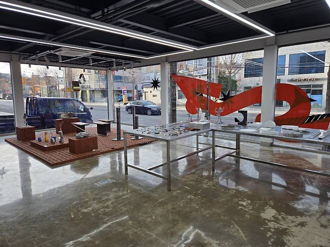 지난 6일 포항시 북구 학산동 공예실험실 커넥트에서 (재)포항문화재단 주최 ‘매치-업: 연결되는 우리’(Match-up: We Connect)전이 열리고 있다. /윤희정기자