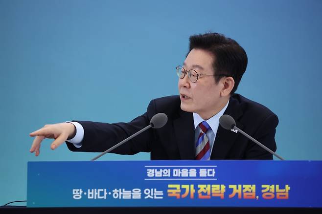 이재명 대통령이 6일 창원 성산구 창원컨벤션센터에서 열린 '경남의 마음을 듣다' 타운홀미팅 간담회에서 발언하고 있다. 연합뉴스