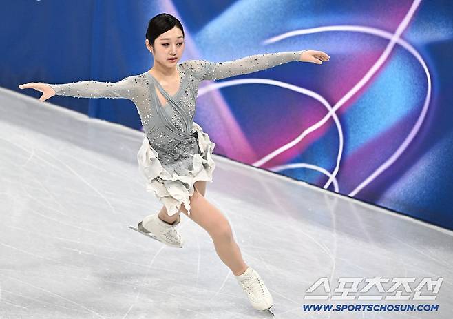 6일 이탈리아 밀라노 아이스스케이팅 아레나에서 열린 피겨 단체전 여자 쇼트프로그램 경기. 연기를 펼치고 있는 신지아. 밀라노(이탈리아)=송정헌 기자songs@sportschosun.com/2026.02.06/