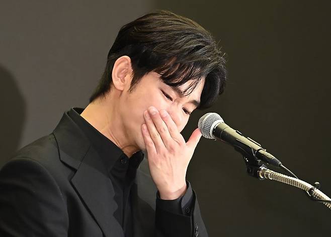배우 김수현이 31일 오후 서울 마포구 스탠포드호텔에서 기자회견을 열고 자신을 둘러싼 의혹에 대해 입장을 밝히고 있다. 2025.03.31. /사진=뉴시스