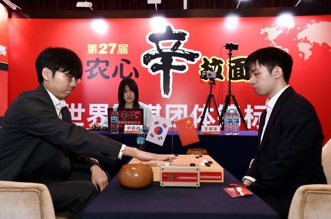 '바둑 황제' 신진서 9단(왼쪽). 사진=연합뉴스