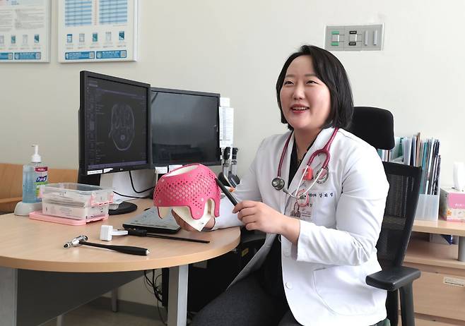 강희정 한림대동탄성심병원 소아청소년과 교수가 사두증 등을 설명하고 있다. 사진 한림대동탄성심병원