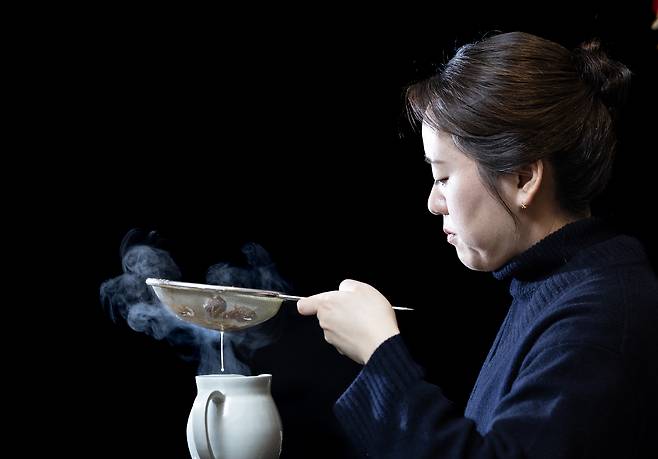 Yun Na-ra, a contestant from season two of Netflix's "Culinary Class Wars" (2024-), poses during an interview with the JoongAng Ilbo at her restaurant Yunjudang in Yongsan District, central Seoul, on Jan. 22. [KWEN HYEK-JAE]