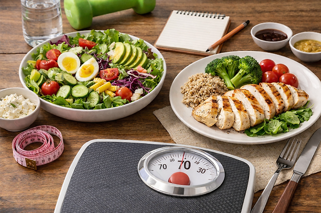 새해 다이어트, 체중감량, 다이어트 식단을 키워드로 생성 AI가 그린 이미지. [챗GPT]