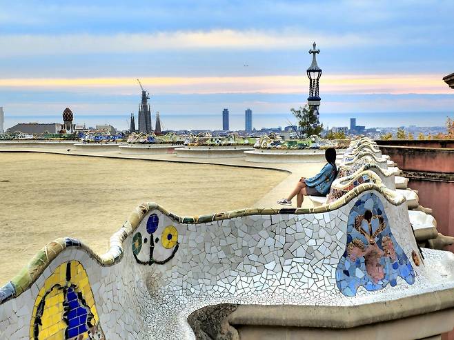 구엘 공원 자연의 광장 물결 벤치.