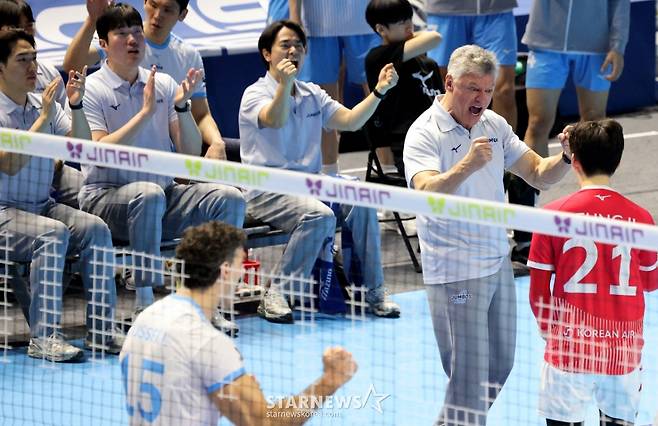[한번에쓱] 세트스코어 3-1로 한전 꺾은 대한항공, 정지석 & 러셀 41점 합작 생생현장