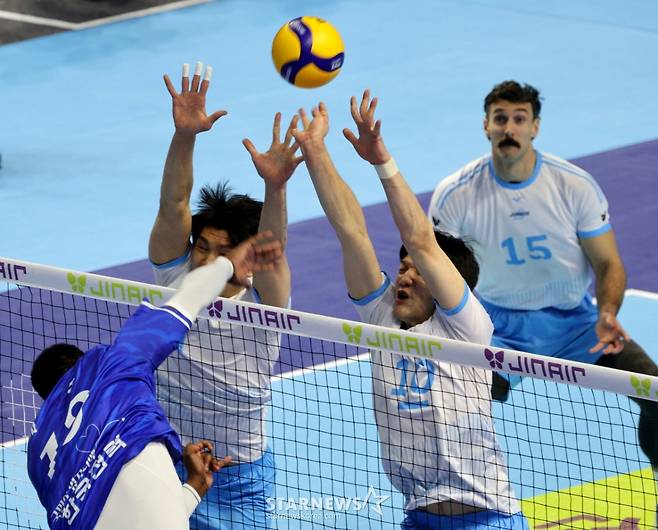 [한번에쓱] 세트스코어 3-1로 한전 꺾은 대한항공, 정지석 & 러셀 41점 합작 생생현장