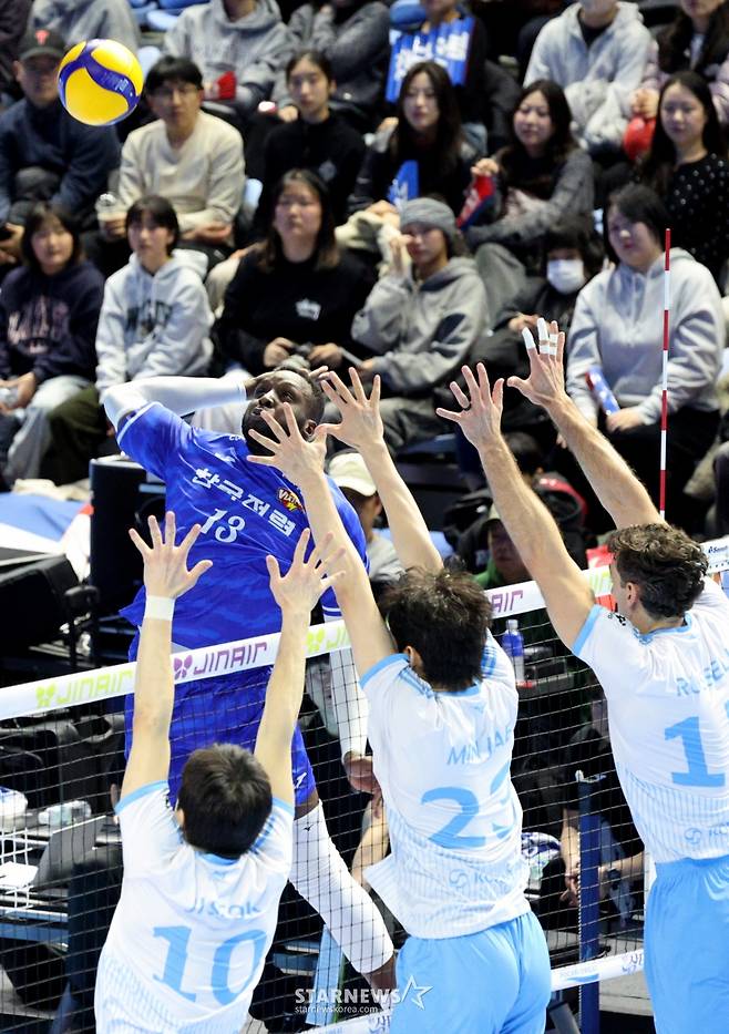 [한번에쓱] 세트스코어 3-1로 한전 꺾은 대한항공, 정지석 & 러셀 41점 합작 생생현장