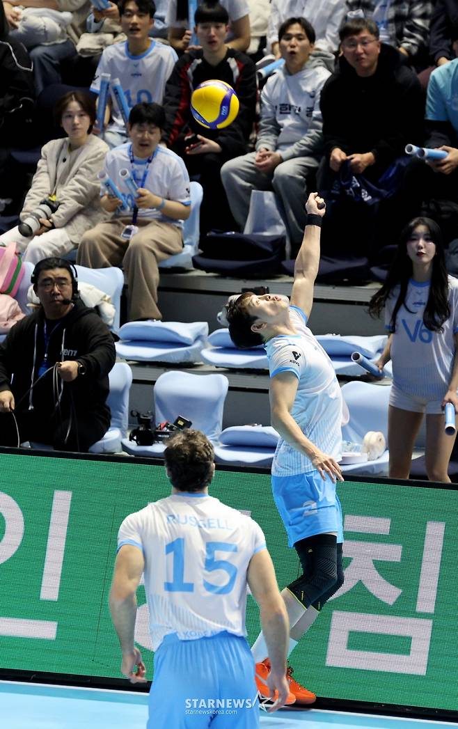 [한번에쓱] 세트스코어 3-1로 한전 꺾은 대한항공, 정지석 & 러셀 41점 합작 생생현장