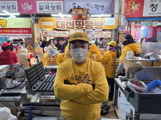 대구 중구 대신동 서문시장 내 대신땅콩빵에서 만난 양승훈 대신F&B 대표. 정은빈 기자