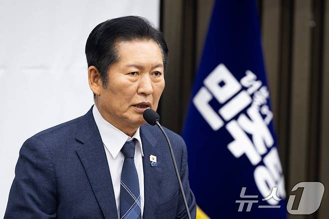 정청래 더불어민주당 대표가 지난 5일 서울 여의도 국회에서 열린 정책의원총회에서 모두 발언을 하고 있다. 2026.2.5 ⓒ 뉴스1 유승관 기자