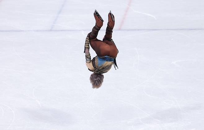 미국 피겨선수 일리야 말리닌이 7일(현지 시각) 이탈리아 밀라노 아이스 스케이팅 아레나에서 열린 2026 밀라노·코르티나담페초 동계올림픽 피겨 스케이팅 팀 이벤트(단체전) 남자 싱글 쇼트 프로그램에서 연기를 펼치고 있다. /뉴스1