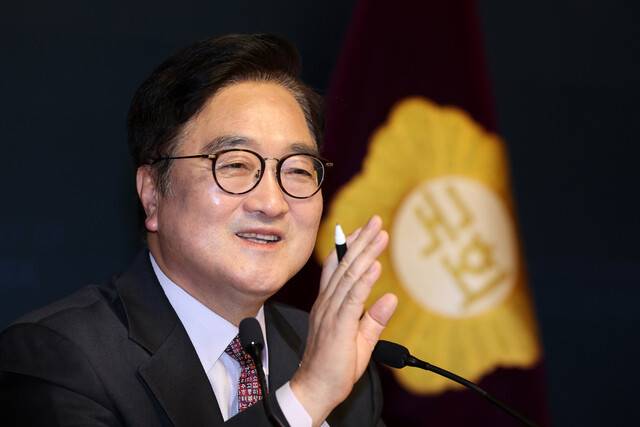 우원식 국회의장이 5일 서울 여의도 국회 사랑재에서 신년 기자회견을 하고 있다. 국회사진기자단