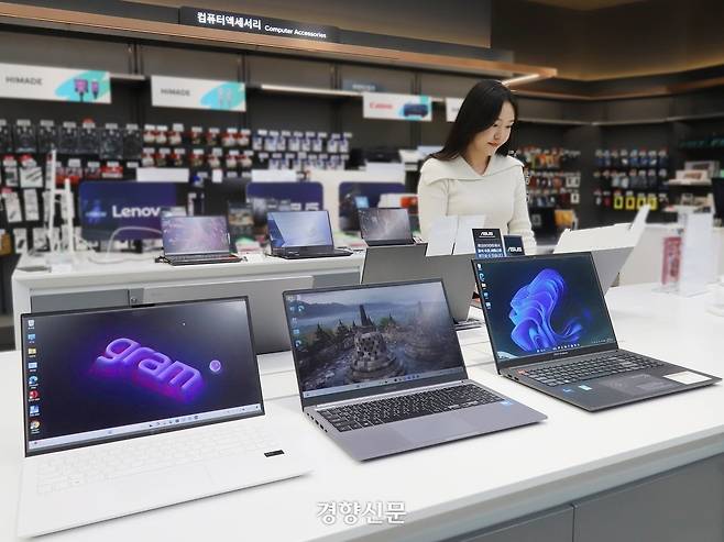 롯데하이마트 노트북 판매대. 연합뉴스