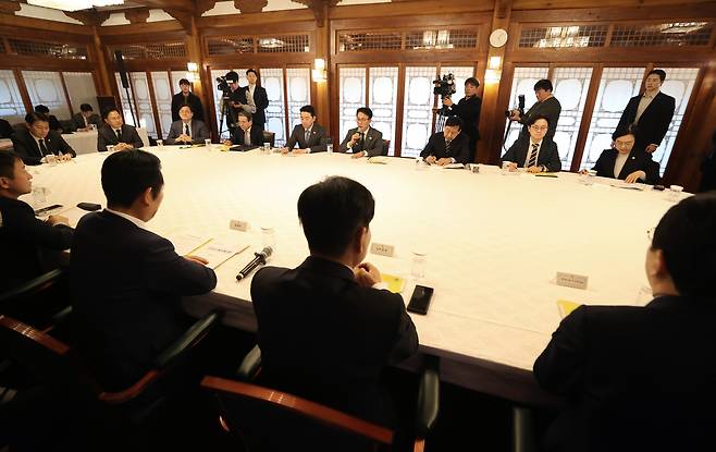 김민석 국무총리가 8일 오후 서울 종로구 국무총리공관에서 열린 제6차 고위당정협의회에서 발언하고 있다. 사진공동취재단