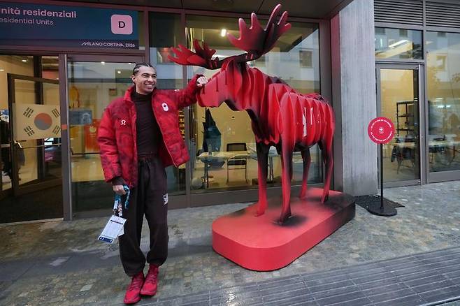 [밀라노=AP/뉴시스] 캐나다 쇼트트랙 대표팀의 윌리엄 단지누. 2026.02.03