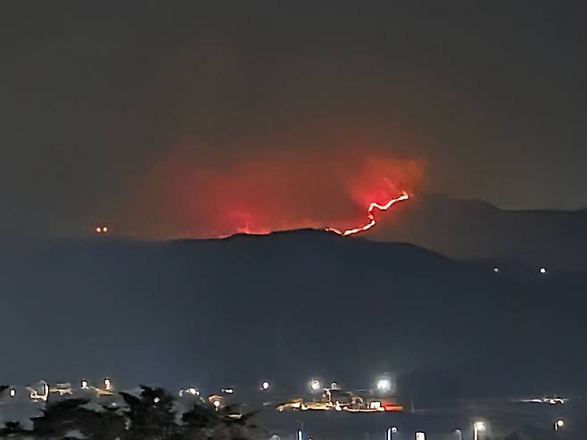 경주 산불이 확산하는 모습. 독자 제공