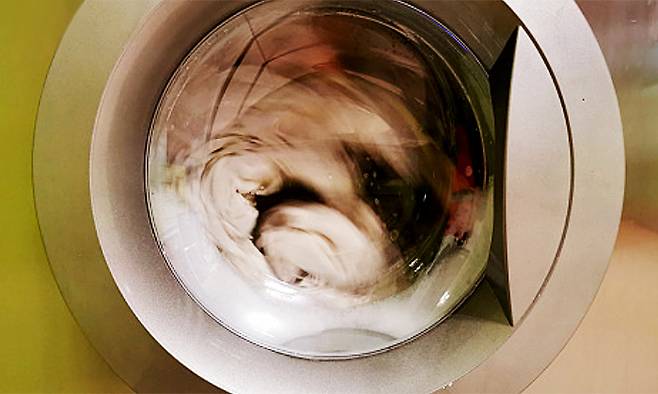 세탁 시 섬유 엉킴과 일상 속 마찰이 보풀의 주범이다. 게티이미지뱅크