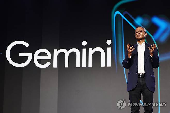 구글 AI 제미나이 소개하는 마니쉬 굽타 디렉터 (서울=연합뉴스) 김도훈 기자 = 구글 마니쉬 굽타 딥마인드 시니어 디렉터가 2일 서울 강남구 조선 팰리스 호텔에서 열린 '구글 포 코리아'에서 '새로운 가능성을 여는 구글 AI'를 주제로 발언하며 구글 AI 제미나이에 대해 이야기 하고 있다. 2025.7.2 superdoo82@yna.co.kr